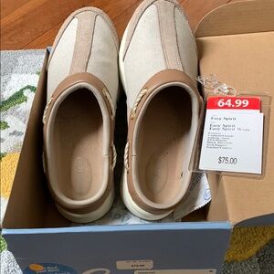 Easy Spirit Moccasins Cream and Tan Slip-On Comfort